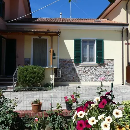 La Casa Nell'aia Hébergement de vacances Sarzana